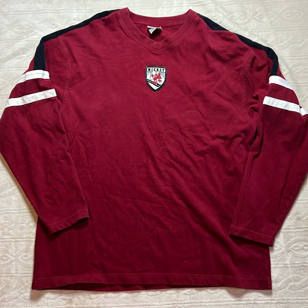 The Disney‎ Store Mickey Mouse Skiing Logo Patch Red Sweatshirt